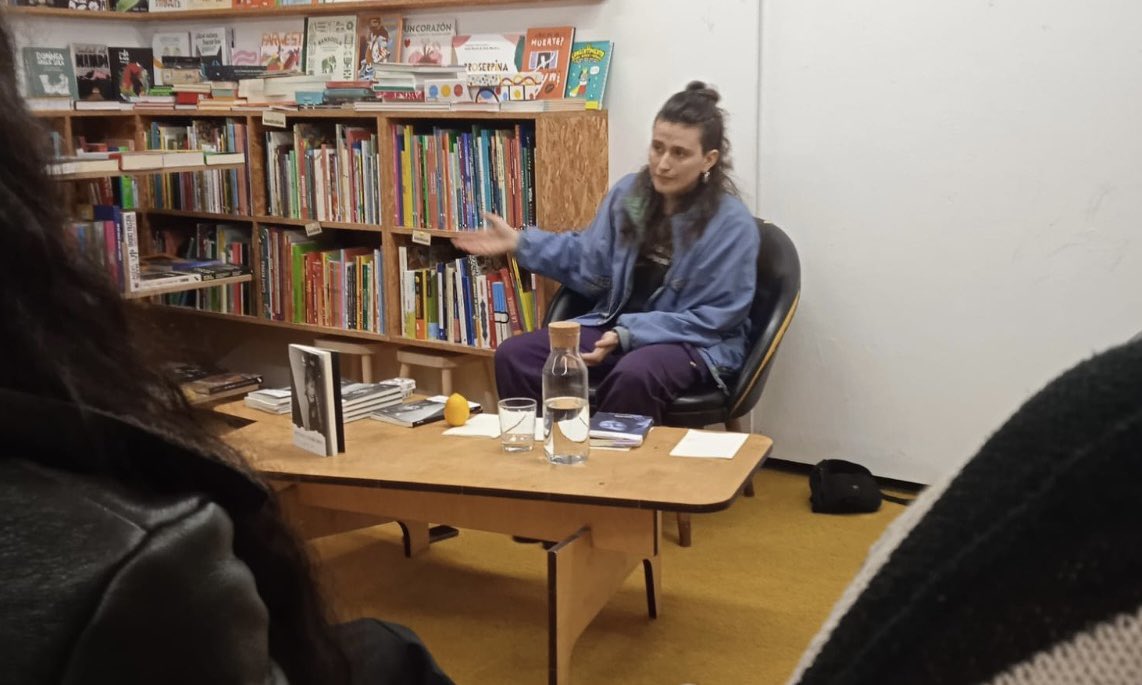 𝗔𝘁𝘇𝗼 𝗔𝗡𝗧𝗜 𝗟𝗶𝗯𝘂𝗿𝘂𝗱𝗲𝗻𝗱𝗮𝗻 𝗶𝘇𝗮𝗻 𝘇𝗲𝗻 𝗔𝗻𝗱𝗿𝗲𝗮 𝗯𝗲𝗿𝗲 𝗹𝗶𝗯𝘂𝗿𝘂𝗮 𝗮𝘂𝗿𝗸𝗲𝘇𝘁𝗲𝗻:

𝐑𝐀𝐘𝐀𝐒 𝐘 𝐓𝐄𝐌𝐁𝐋𝐎𝐑𝐄𝐒
𝐀𝐧𝐝𝐫𝐞𝐚 𝐋𝐢𝐛𝐚

<a href="/AndreaLiba_/">Andrea Liba</a>