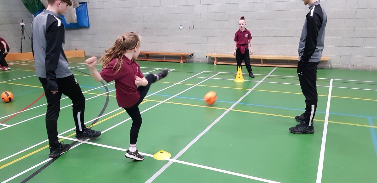 Thank-you to South Trafford College for a fantastic morning of developing our sports skills. We're looking forward to next week! 🏀⚽️ @TraffordCollege