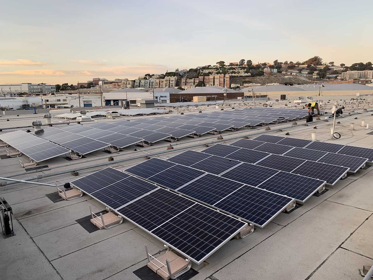 For commercial property owners and managers evaluating how to get the most financial benefit from solar, these are five trends in commercial solar to watch in 2024: kingenergy.com/blog/top-5-sol…