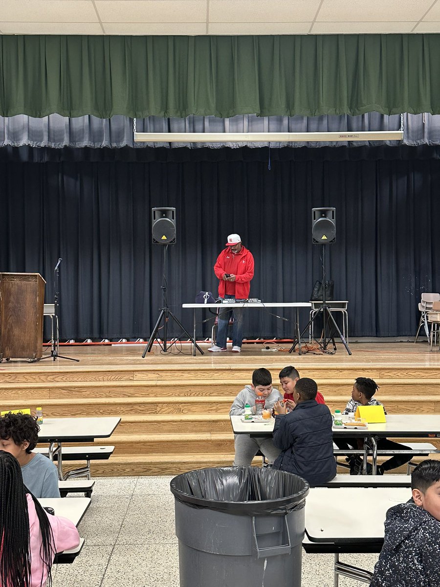 rmatthews529's tweet photo. Our students and staff had an amazing time for Mix it Up Day!! We mixed things up quite a bit! We had music in our cafe, mix match outfits and sat with new peers! Diversity, equity and acceptance! #mixitupday @Cedarmere @MixItUpHQ https://t.co/Q05t3LU4D1