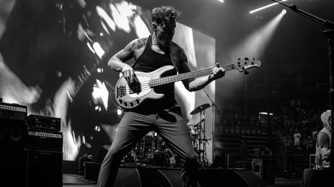 Revolvermag's tweet photo. TIM COMMERFORD on whether RAGE AGAINST THE MACHINE have broken up: "I don't know. I'm the bass player." https://t.co/kybgJqoAB4 https://t.co/ljUgg4gr5O