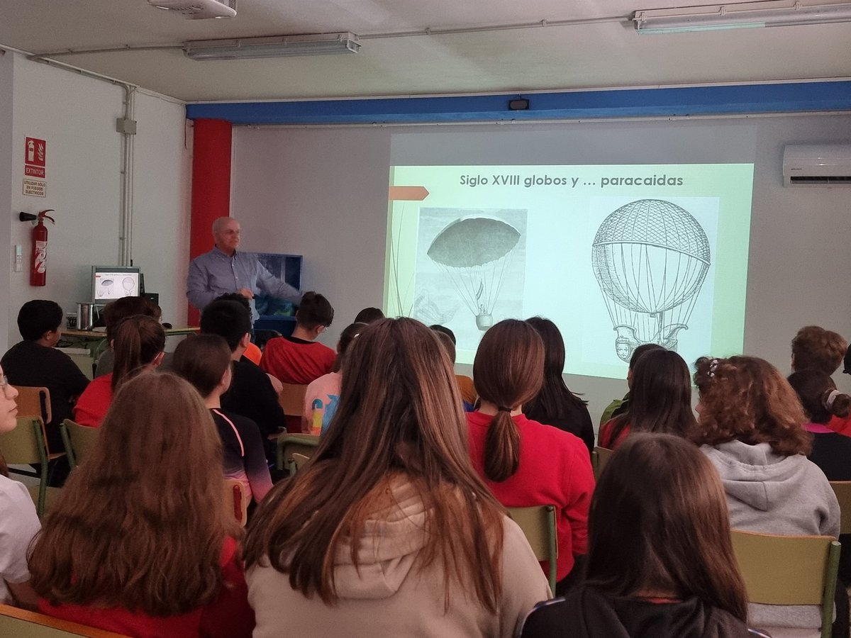 Ponencia del Teniente Coronel Marcelino Sempere. "Pioneros de la Aviación" despegó hoy en colegios de Calasparra (Los Molinos y Ntra. Sra. de la Esperanza) y Cieza (Pedro Rodríguez). pionerosdelaaviacion.es