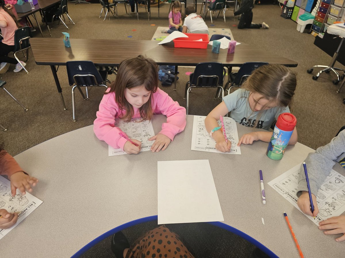 Lindsay Merritt tweet media