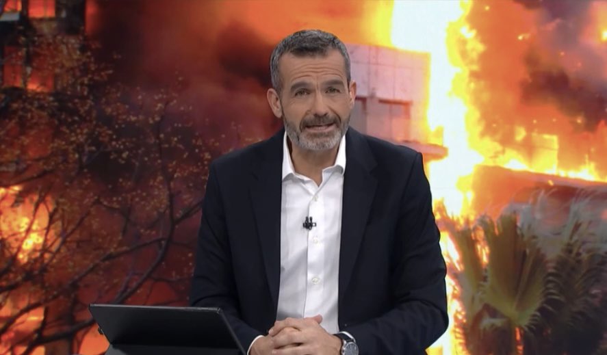 🔴#Valencia | 📹 Un informatiu des de les 20h. Més de 3h en directe, i segueixen. Amb connexions a peu de l'incendi a Campanar i experts en taula

Enginyers, psicòlegs, sanitaris, excap de bombers, etc

Servei públic
Llarga vida a <a href="/apuntnoticies/">À Punt NTC</a> 
Llarga vida a <a href="/apunt_media/">À Punt</a>