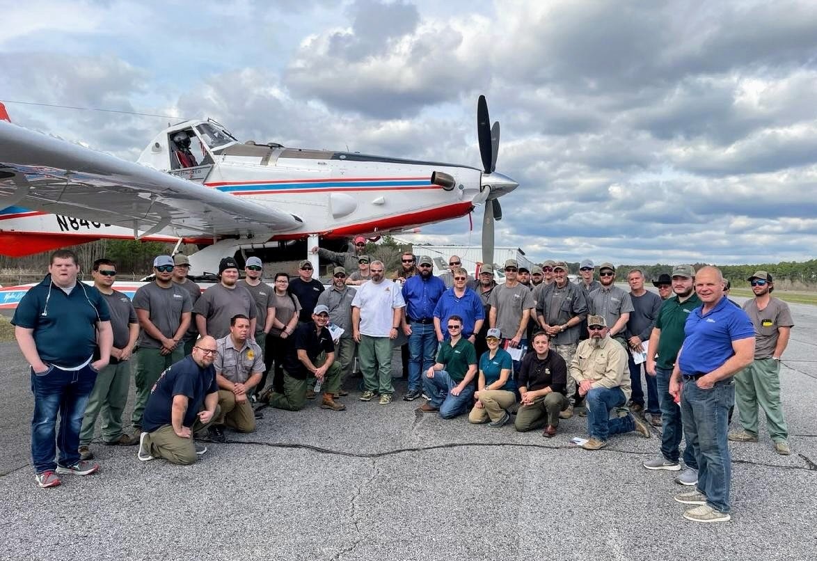 DauntlessAir's tweet photo. We had 2 great #FireBoss 101 classes w/ the Louisiana Dept of Agriculture &amp; Forestry. LDAF personnel, local fire depts, law enforcement, landowners &amp; community leaders came together to learn more about #aerialfirefighting, Fire Bosses &amp; air-to-ground communication best practices! https://t.co/36XFRwlyVo