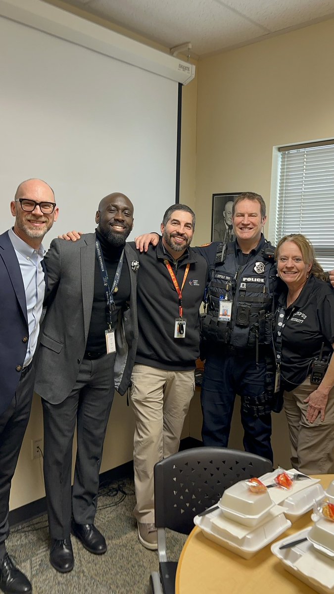 EEisenhowerms's tweet image. On Day 102 of #180daysoflearning at IKE. We celebrated our School Resource Officer. Thank you for your service!!! #KidsLearnAtIKE @WilnicG @DrIanBSaltzman @EPS_Region3 @EPS_DeputySupt @EverettSchools