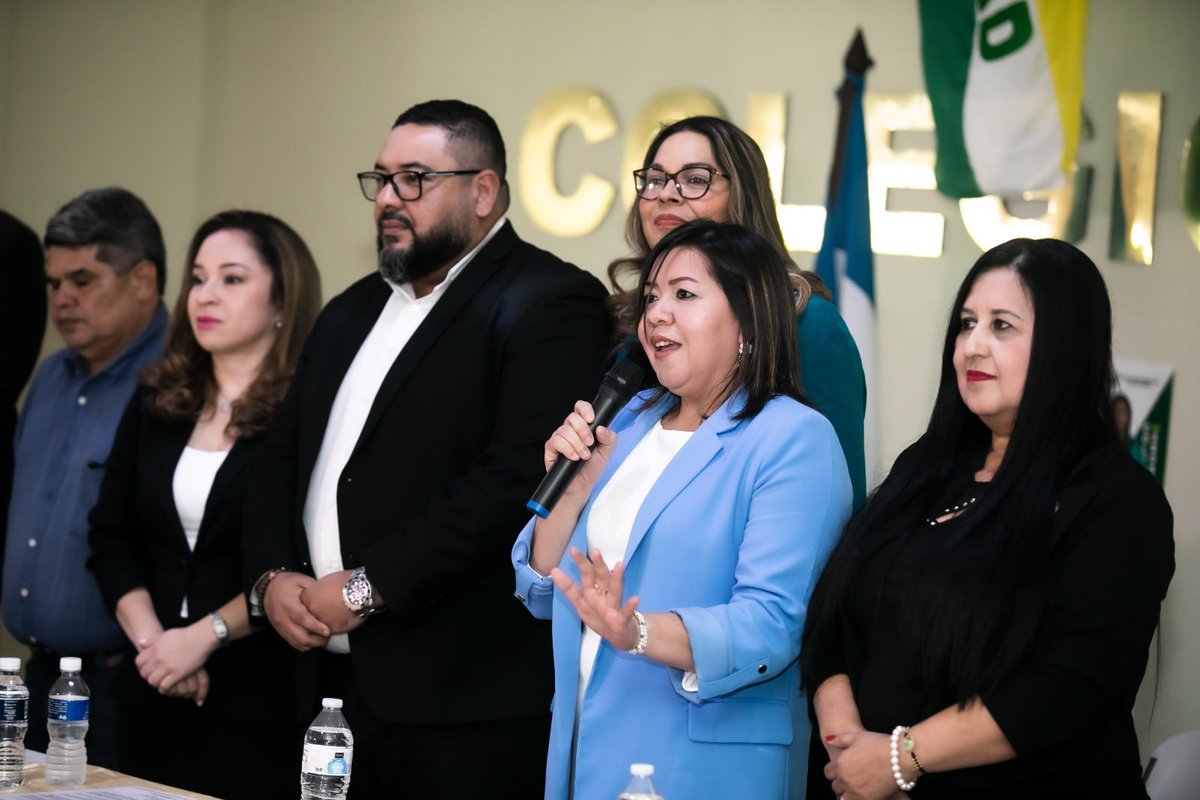rafalsarmiento's tweet photo. #Unidos Somos más Fuertes✊

#FELICITO el esfuerzo por construir una nueva #ALIANZA🤝 de los frentes de Abogad@s progresistas para una nueva Victoria este prox. 9/Marzo en el @ColegioHonduras con la próxima Presidenta #KarlaAlegria y #DesireFlores al Tribunal de Honor!

El proceso de rescate y justicia del @ColegioHonduras debe seguir✊

#Frente Reivindicador Democrático 
#Frente Gremialista
#Frente Independiente