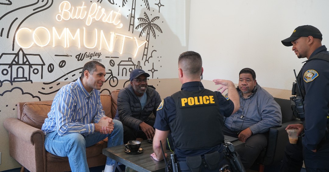 LBPD's tweet image. Today, our West Division officers hosted a Coffee with a Cop! We had an amazing time getting to know our community. Thank you Wrigley Coffee for hosting this event and to everyone who joined us for some delicious coffee. 💙 ☕ 

#LBPD #LBPDCares #CoffeeWithACop