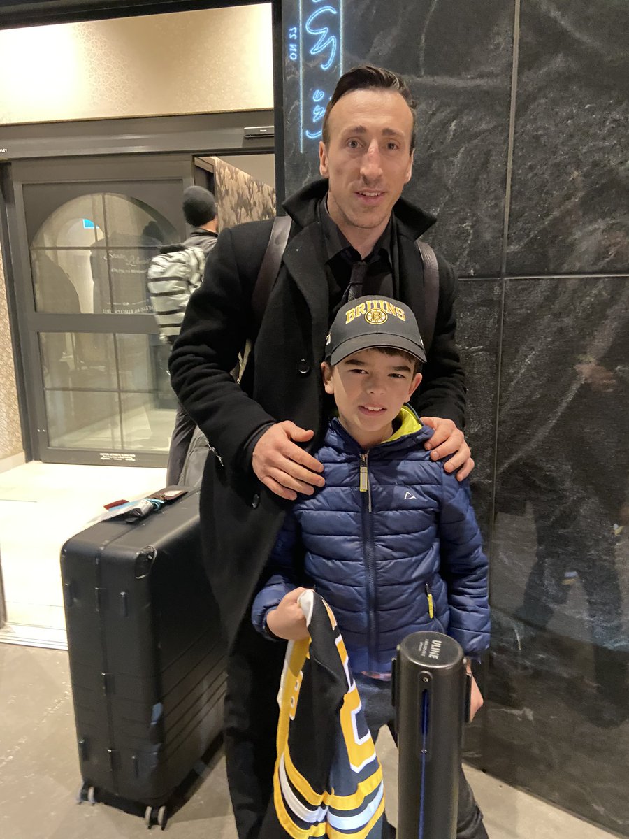 Saltypnut36's tweet photo. @NHLBruins We were up late / early meeting the @NHLBruins  in Calgary!! Thanks so much, Captain Marchand🥰  2:00 a.m. Mountain Time / 4:00 am est!! And it was worth it!!! https://t.co/v3HxGIZQJt