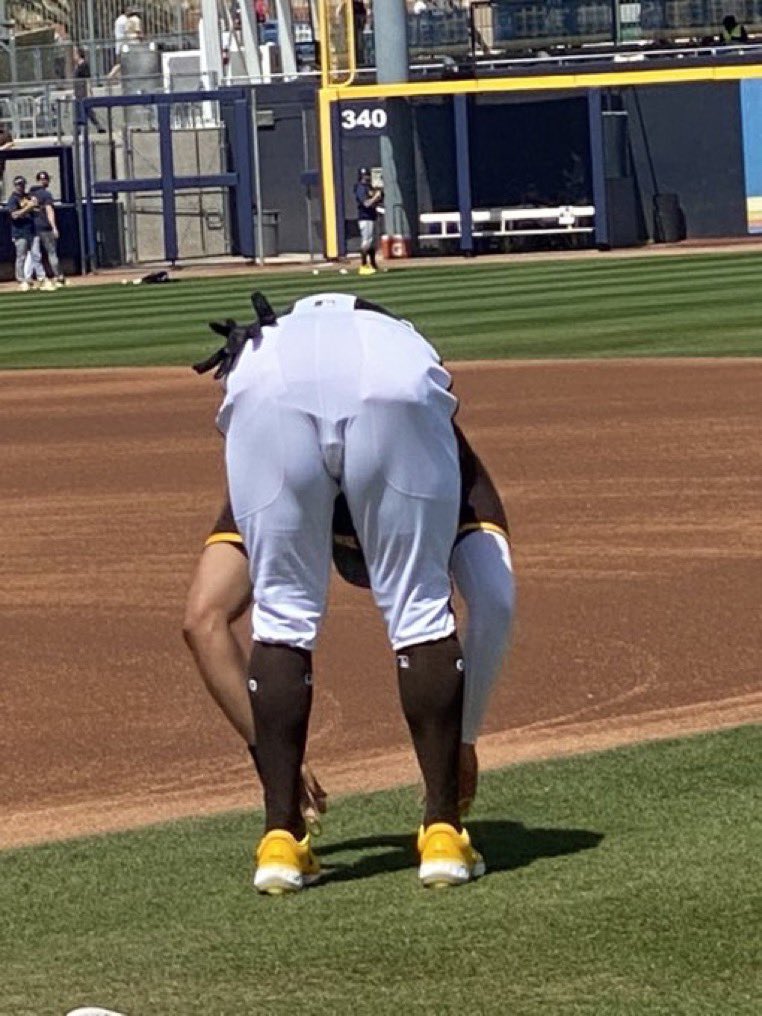 GG-aSASaIAA5S4y?format=jpg&name=medium