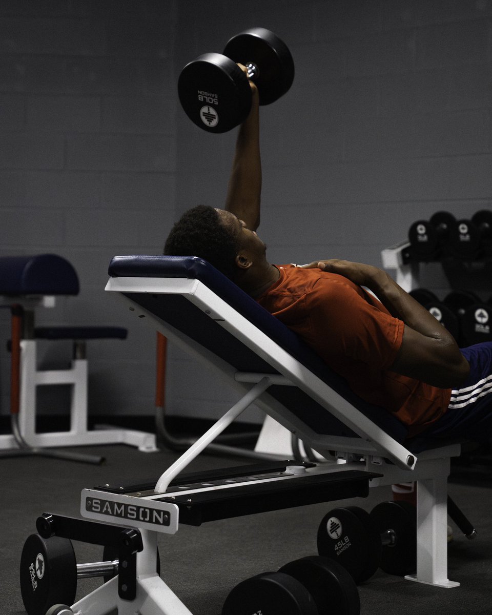 SAMSON_EQ's tweet image. Highlighting South Alabama's men's basketball team thriving in their efficient Samson-equipped weight room. Designed to turn limited space into a high-performance training environment, witness the Jaguars' dedication and strength in action.  #Samsonstrong #SouthAlabama #Jaguars
