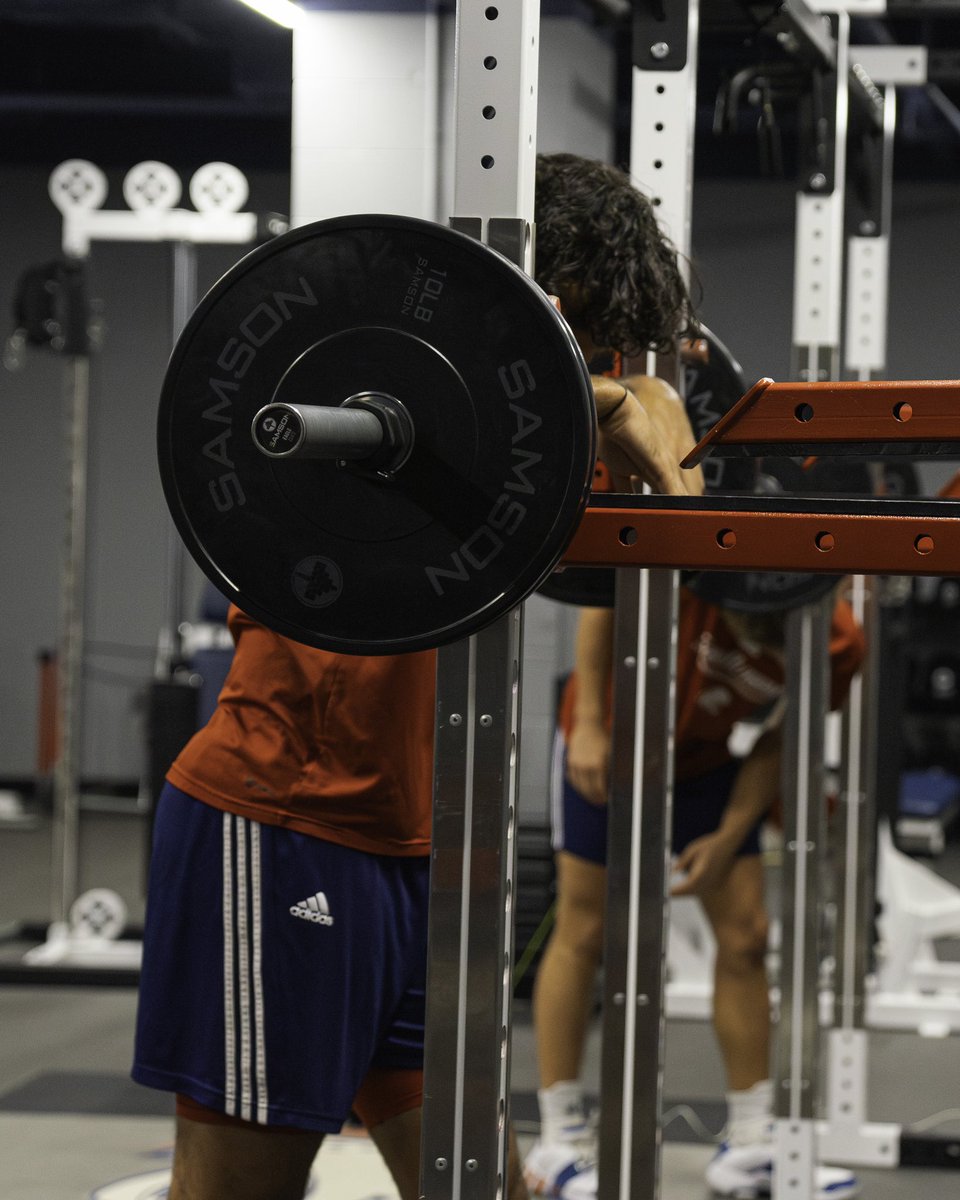 SAMSON_EQ's tweet image. Highlighting South Alabama's men's basketball team thriving in their efficient Samson-equipped weight room. Designed to turn limited space into a high-performance training environment, witness the Jaguars' dedication and strength in action.  #Samsonstrong #SouthAlabama #Jaguars