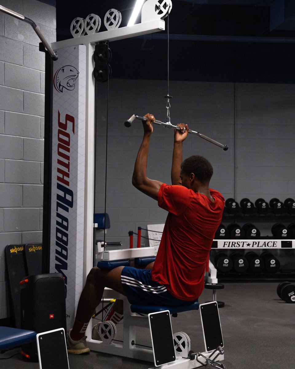 SAMSON_EQ's tweet image. Highlighting South Alabama's men's basketball team thriving in their efficient Samson-equipped weight room. Designed to turn limited space into a high-performance training environment, witness the Jaguars' dedication and strength in action.  #Samsonstrong #SouthAlabama #Jaguars