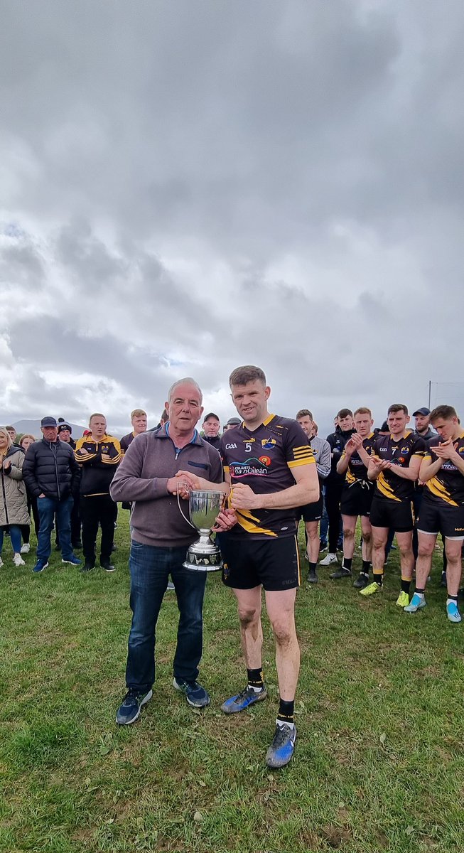 RnaG Spórt (@sportrnag) on Twitter photo An tarraingt sinsear do <a href="/CPnaGaeltachta/">Comórtas Peile na Gaeltachta</a> <a href="/Galway_GAA/">Galway GAA Official</a> 2024 ⚽️
1 <a href="/maighcuilinn/">Maigh Cuilinn</a> v <a href="/NaomhAnna/">CP Naomh Anna</a>
2 <a href="/CLG_AnSpideal/">CLG An Spidéal</a> v <a href="/CLGMB/">Micheal Breathnach</a>
3 <a href="/CLGBhearna/">CLG Bhearna</a> v @clganCrua
Cluichí 1/2 Cheannais
<a href="/CLGOileainArann/">CLG Oileáin Árann</a> v 3
1 v 2 An tarraingt sinsear do <a href="/CPnaGaeltachta/">Comórtas Peile na Gaeltachta</a> <a href="/Galway_GAA/">Galway GAA Official</a> 2024 ⚽️
1 <a href="/maighcuilinn/">Maigh Cuilinn</a> v <a href="/NaomhAnna/">CP Naomh Anna</a>
2 <a href="/CLG_AnSpideal/">CLG An Spidéal</a> v <a href="/CLGMB/">Micheal Breathnach</a>
3 <a href="/CLGBhearna/">CLG Bhearna</a> v @clganCrua
Cluichí 1/2 Cheannais
<a href="/CLGOileainArann/">CLG Oileáin Árann</a> v 3
1 v 2
