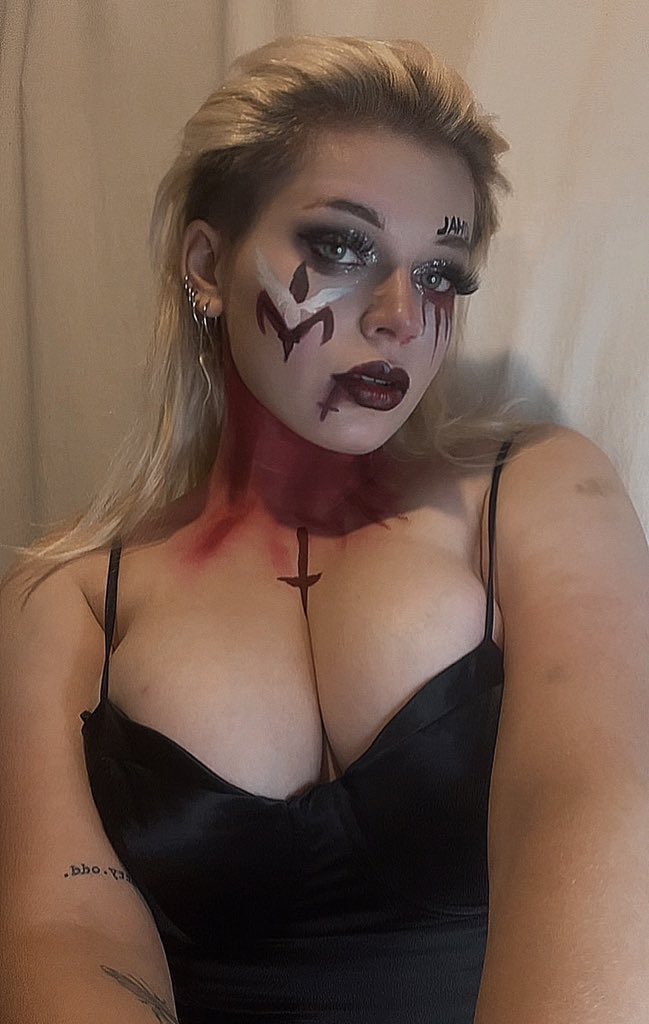 LEITHAL♥️🩸 

little makeup look for my fave !deffo need some new LEITHAL merch !  <a href="/leithalworld/">LEITHAL</a> <a href="/RemingtonLeith/">Remington Leith❌❌❌</a> <a href="/PalayeRoyale/">Palaye Royale</a>