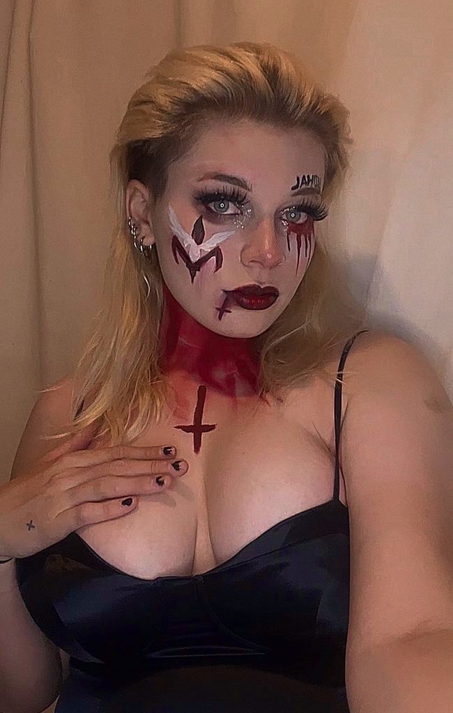 prettyoddbeee's tweet photo. LEITHAL♥️🩸 

little makeup look for my fave !deffo need some new LEITHAL merch !  @leithalworld @RemingtonLeith @PalayeRoyale https://t.co/rZbuLOuAUY