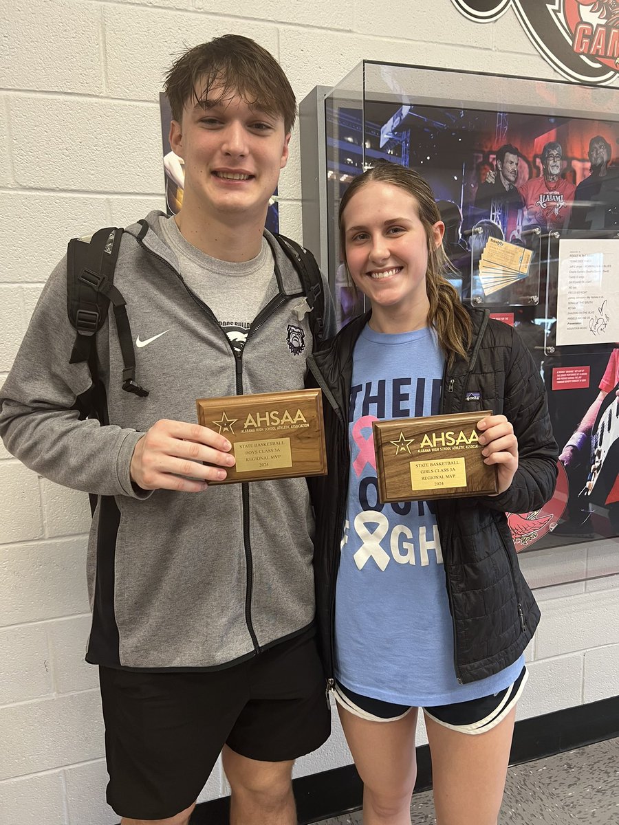 This sweet couple of #4’s are sporting matching MVP awards!! 💜 these two!
‼️On to the final 4‼️