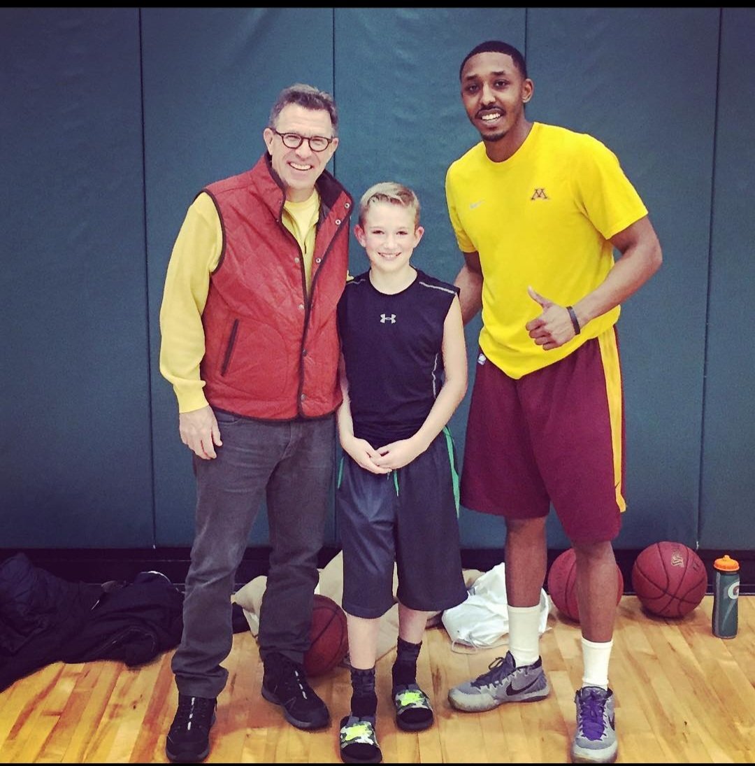 nolensviews's tweet photo. I put in alot of work around this town. Hey @CommonManKFAN remember when I use your work with your baby boy Pete! He is All grown up now. I was hoping to get him to be a #gopher then. Respect, Peace and Blessings salute.
#Nolensviews #Skiumah #C2F #Gophers https://t.co/GwN9zIv5X6