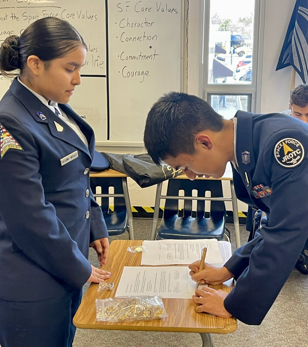 VA821's tweet photo. 10 cadets were officially recognized as members of the Kitty Hawk Honor Society before drill practice and @APSVaSchoolBd Color Guard this evening!
@APSCareerCenter https://t.co/s07OIJkqZo
