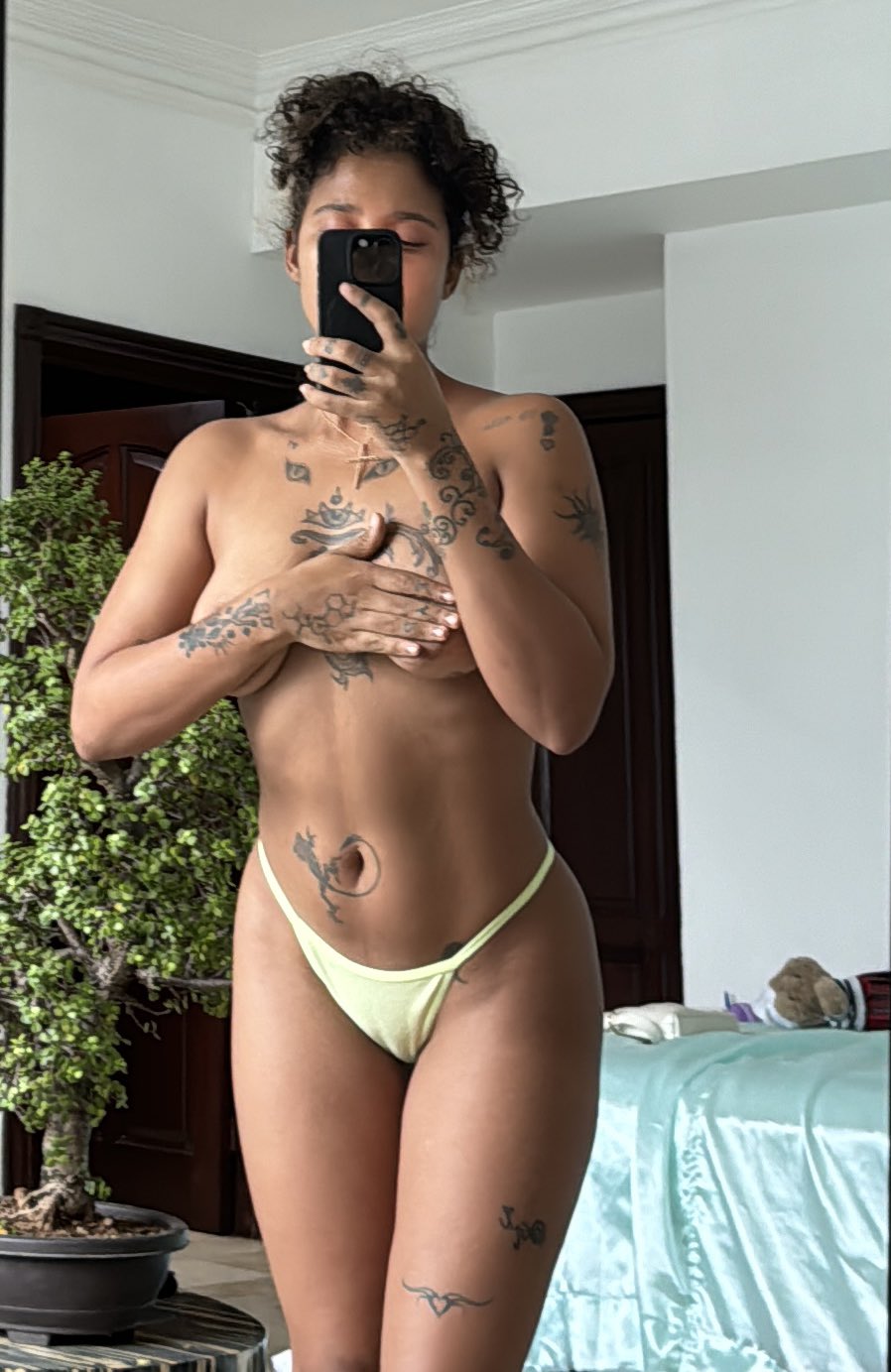 Tokischa Peralta on X: lately to lo q hago es tomarme nude selfies 😪 work  en mi 💿 eat 🥗 gym 💪 rest y contar los días pa verte bb 👅  t.cohYzp8iRRuq  X