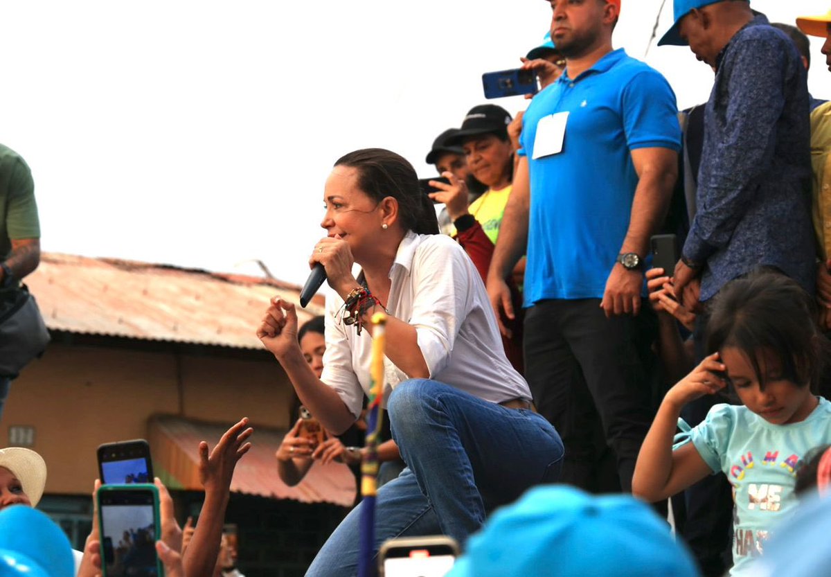 MariaCorinaYA's tweet photo. Lo que pasó, pasó!! Venezuela cambió y decidió que este año seremos libres. 

Al régimen solo le queda la violencia; nosotros tenemos la gente y los votos! Mídanse! 

Gracias, Puerto La Cruz y Oriente 💪💪💪

#Anzoátegui https://t.co/1eZHSccTp1
