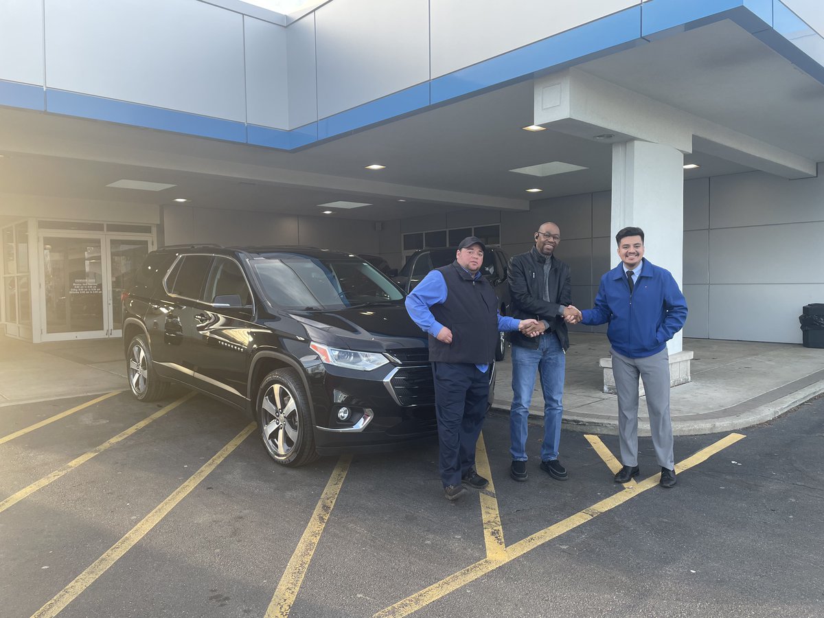 GatesChevy's tweet image. Congratulations to Gary King on his purchase of a 2019 Chevy Traverse from Gates! 🎉🚗 Shoutout to our amazing team members, Angel and Chris, for making it happen! 💰 #GatesExperience #ChevyPower