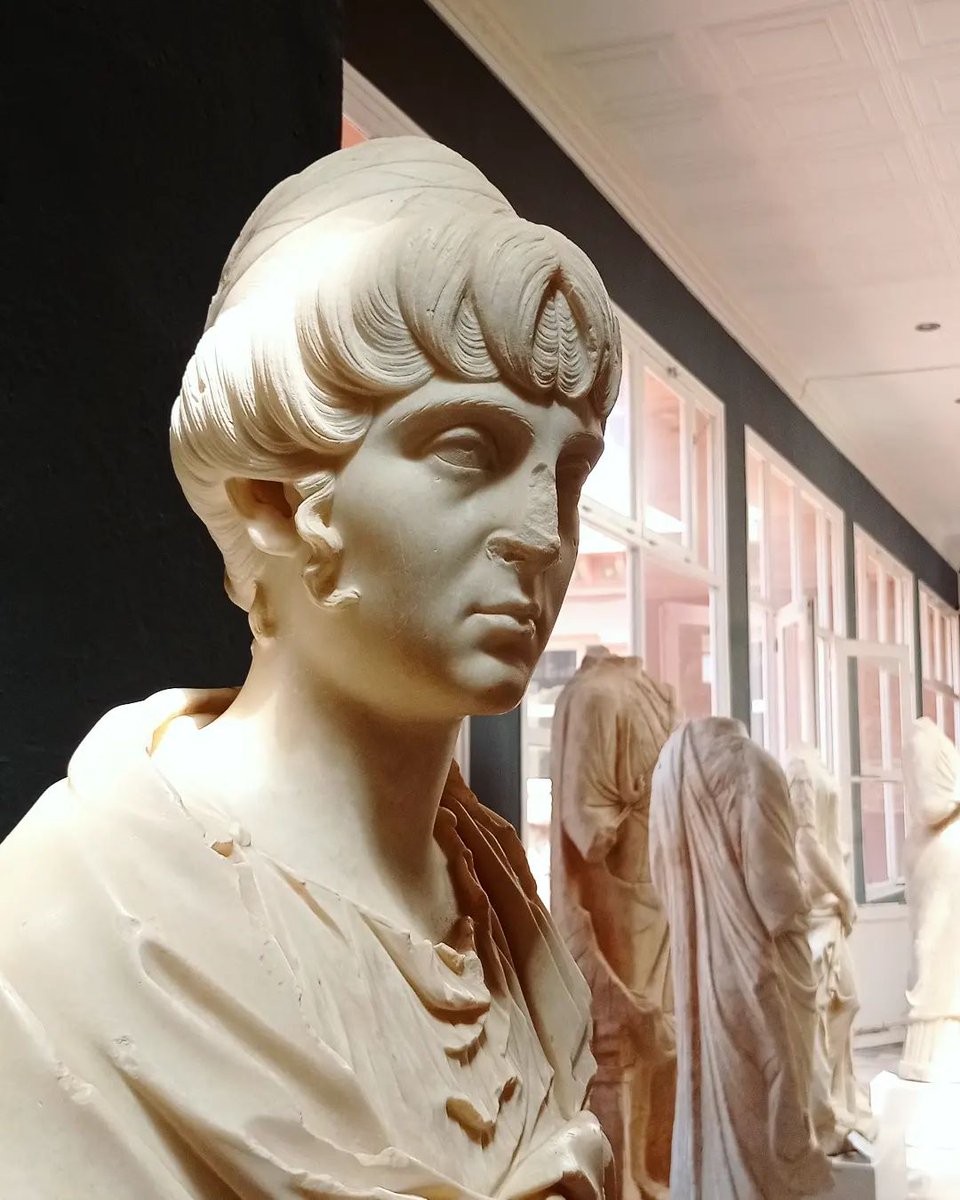 maelassal's tweet photo. Musée de #Cherchell 🇩🇿 Domitia Lucillia Minor, est une personnalité de la noblesse romaine, l’une des plus riches héritières sous le règne d’#Hadrien.. Elle est la mère de #Marc_Aurèle. Découverte en 1933 dans une rues de la cité Arnaud à Cherchell 🇩🇿

 #الجزائر 
#Algérie https://t.co/HNXX5uXk04