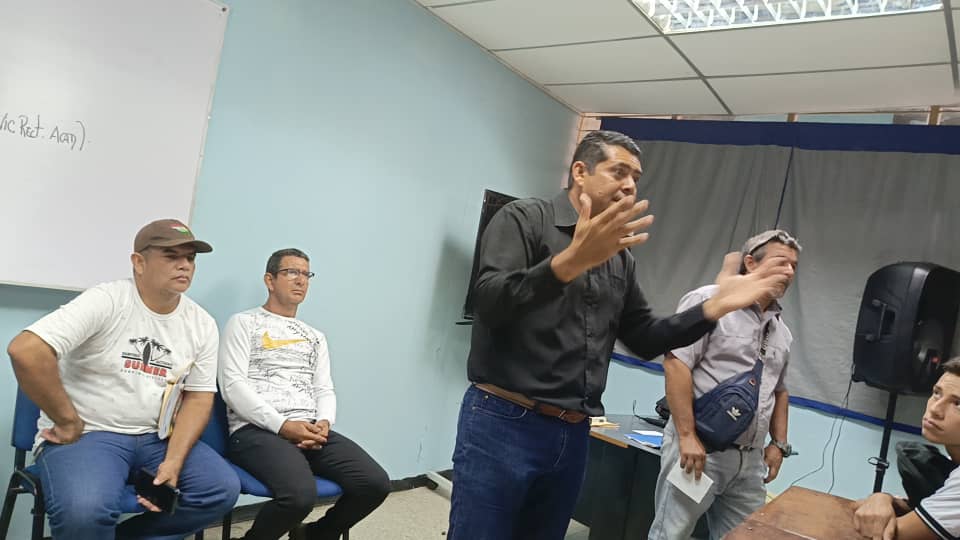 Con alegría y patriotismo  la 5ta transformación en materia política, llegó a la asamblea nro 109 con más de 4 mil 900 consultados, seguiremos avanzando en los días de prórroga.

<a href="/NicolasMaduro/">Nicolás Maduro</a> 
<a href="/vladimirpadrino/">Vladimir Padrino L.</a> 
#5taTransformaciónBarinas
#CienciaParaLaVida