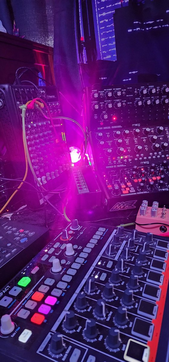 Working on a patch for tonight to play at club Orion! Join in VR or watch on youtube time tbd:

youtube.com/@tryptsynth?si…

#modularsynth 
#Chasebliss
#Arturia
#drumbruteimpact
#DFAM
#Mother32
#Subharmonicon 
#Moog