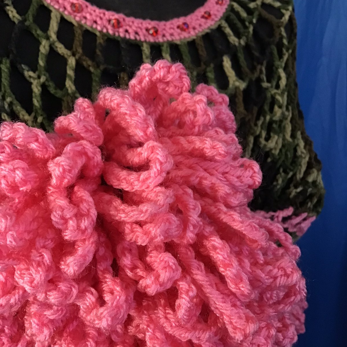 create_in_dark's tweet photo. 🖤💚🐉CAMOUFLAGE AND PINK PONCHO🐉💚🖤 To Purchase 🫧 #HitTheLinkInMyBio #Crochet #Spring #Spring2024 #LookOfTheSeason #Handmade #Ponchos #Pink #Atlanta #CrochetCreations https://t.co/fIlXHffaxe