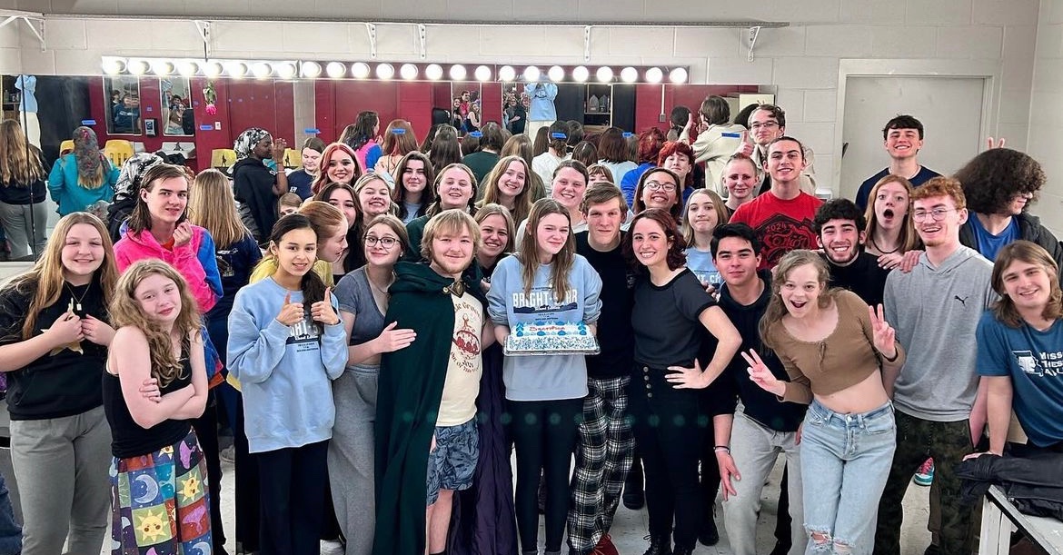 The cast and crew of Bright Star backstage!! ⭐️