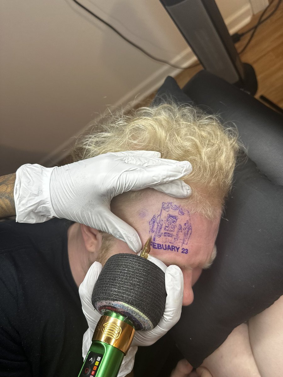 OWENVROGERS's tweet image. sweaters tomorrow 🙏