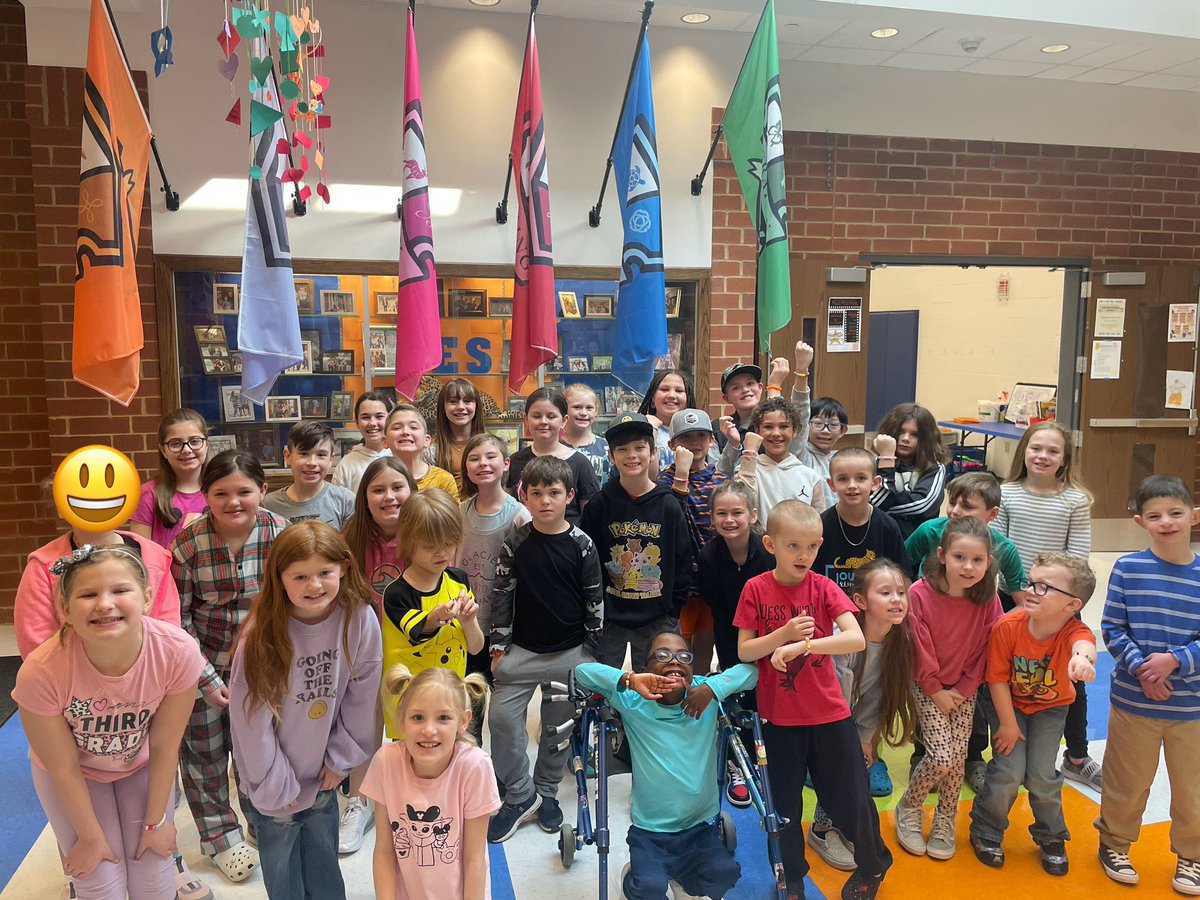 Journey_Elem's tweet photo. The first Best Buddies meeting was a success! What a great opportunity to meet new friends! https://t.co/61pUyNNNv3