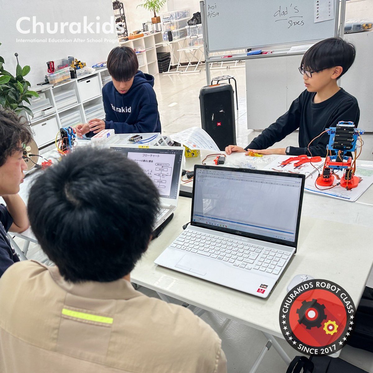 churakids's tweet photo. 【ロボット工学クラス】今月の課題は「二足歩行ロボット」姿勢センサーの制御を使って簡易人工知能と歩行原理を学びます。
無料体験レッスンの申し込みはこちらから!
https://t.co/zpG57mFlFq
#ロボット教室 #プログラミング #robotics #robotclass https://t.co/3ponmHwIch