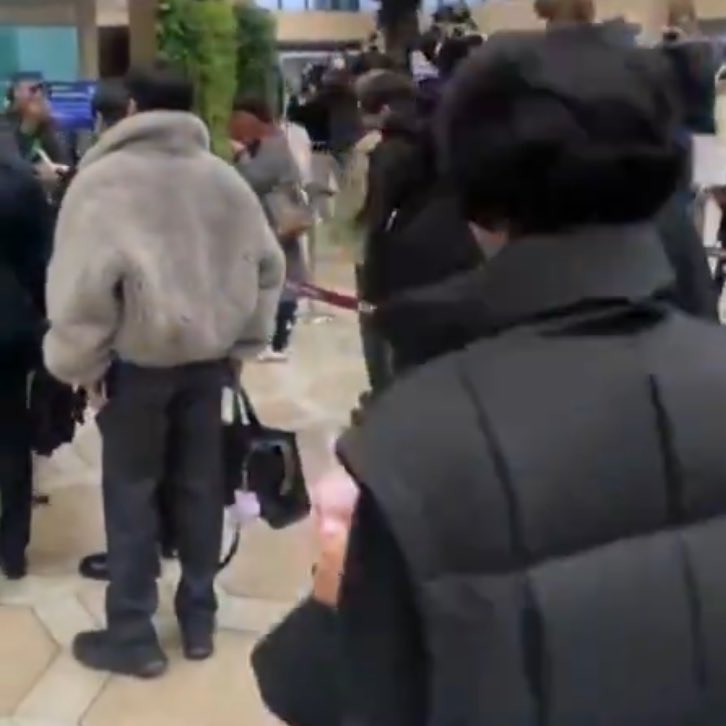 san looking pocket sized in that fluffy jacket 🤏 🥹