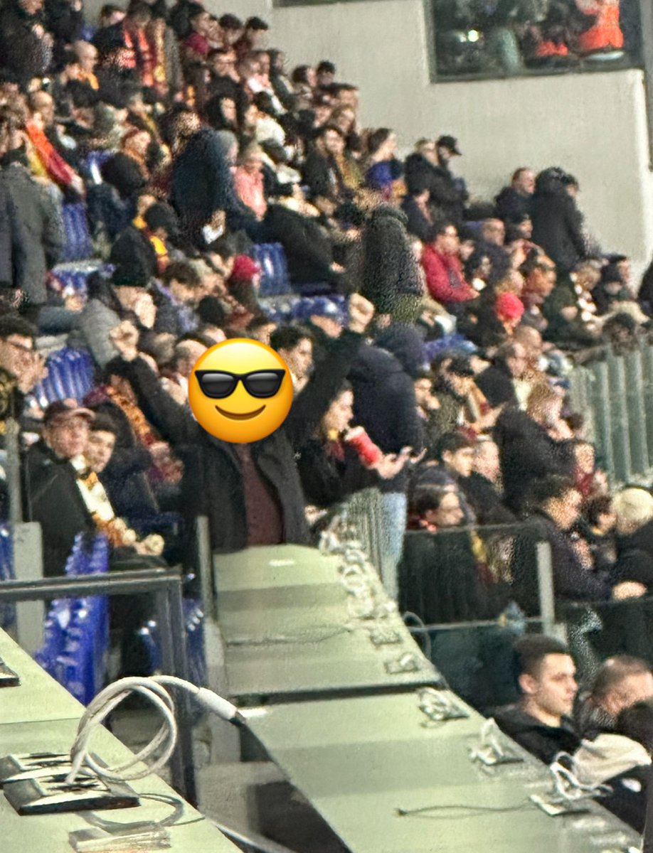 Staantribune's tweet photo. Alle #Feyenoord-supporters die we vandaag hebben gesproken met kaarten, zijn Stadio #Olimpico binnengekomen, zo hebben we begrepen. Toch nog een lichtpuntje voor de Rotterdammers… #asrfey https://t.co/Smy22DBSLx