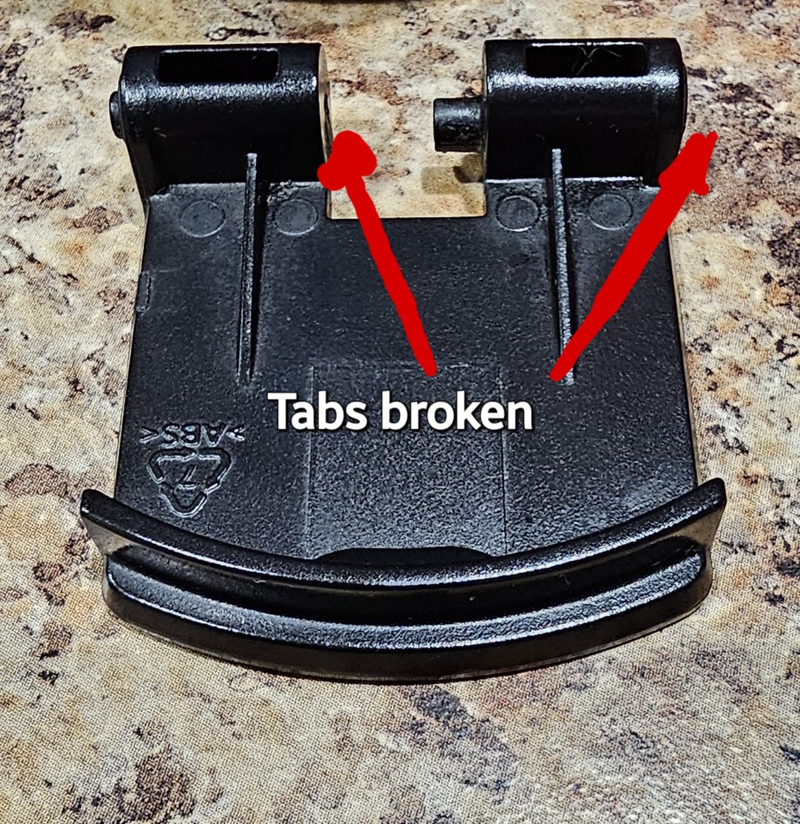 jschaeffer75's tweet photo. #Starbucks since I can't tag you. My wife loves your coffee 20oz tumblers. My complaint is that these tabs break off, and they don't seal anymore. Why can't we get replacement covers for these? Customer service is useless. They claim to be a green company. Cups are useless now. https://t.co/t1eIymzBOr