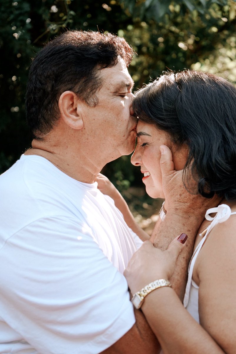 GiHeidy's tweet photo. Un amor para repetir, mis padres cumplen 40 años de casados y tuve el privilegio de fotografiarles ❤️‍🔥 https://t.co/qPLQv7oMzD