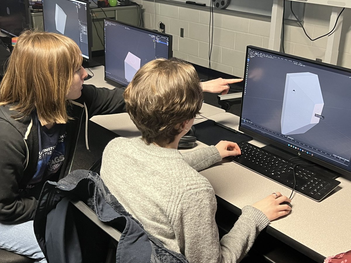 MrsClements5's tweet photo. Interactive Media Production students learning @Blender from a fellow classmate who is an expert. https://t.co/TkRZ5tq11o https://t.co/o2TUz8ms9g