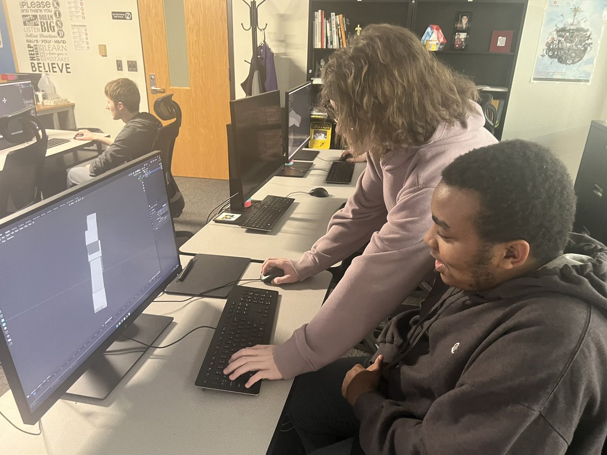 MrsClements5's tweet photo. Interactive Media Production students learning @Blender from a fellow classmate who is an expert. https://t.co/TkRZ5tq11o https://t.co/o2TUz8ms9g