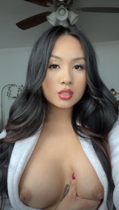 I just made a Snapchat. Venmo $18 to @ Eee-Tee with your Snap user in the description for my spontaneous