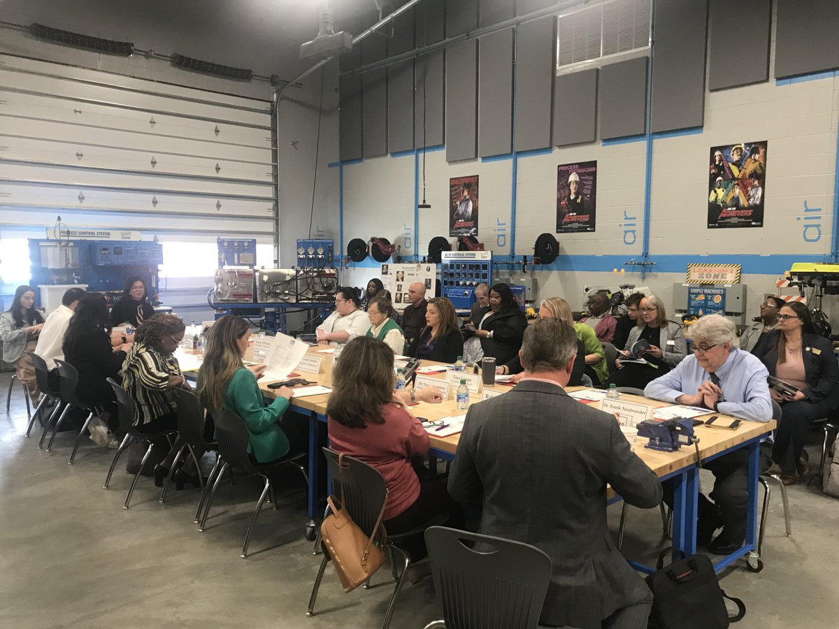 🚀 Successfu @GeauxLaSTEM Advisory Council meeting at EBR CTEC! Thanks to our hosts for the insightful day. Special thanks to @LSU CAMD and University View Academy Lynx Den for the inspiring tours. Exciting collaborations ahead! 👥💡 #LASTEM #STEM #EBRCTEC #LSU #STEMEducation 🌟