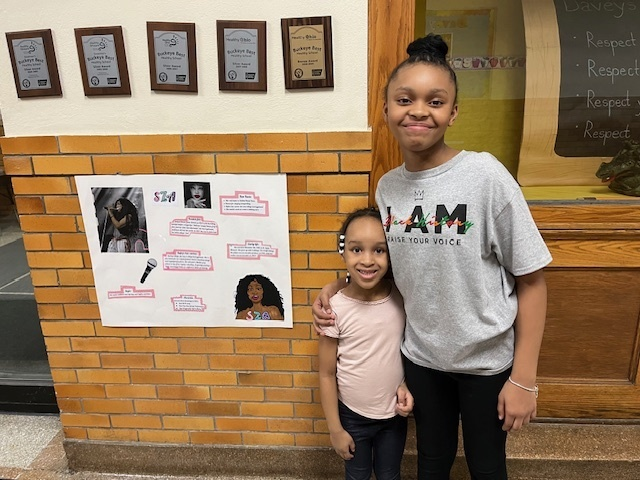AbbeyJBolton's tweet photo. Our 5th Grade #DaveyDragons Biography Night was spectacular. The students were excited to share their reports with friends and family! The posters will be displayed for our school community to enjoy as well! Kudos! @Ghorning6 @KentSchools https://t.co/5ngmMuDpPF