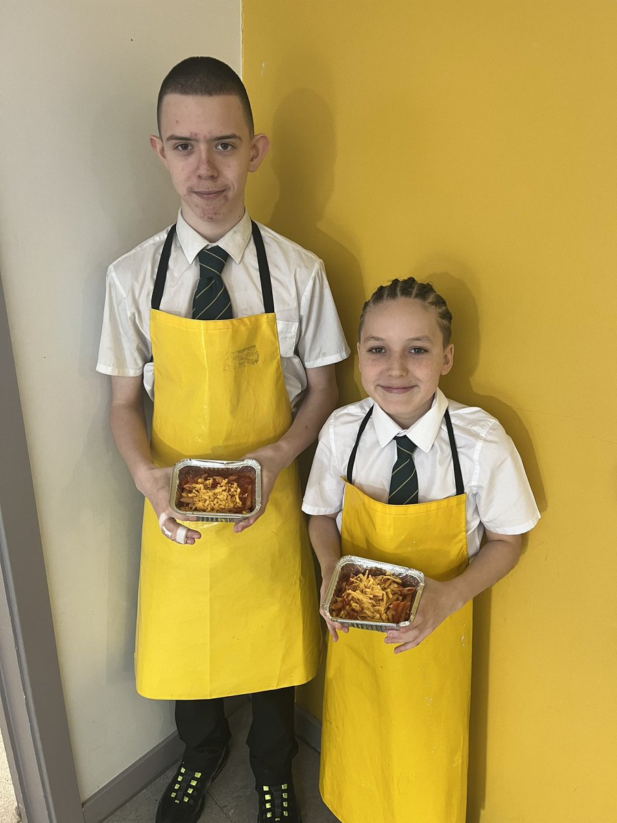 S1 consolidating their cooker control and knife skills with Pasta Pomodoro. Broken fingers won’t stop us! Well done boys 🤩 <a href="/StStephensHS/">Saint Stephen's High School</a>