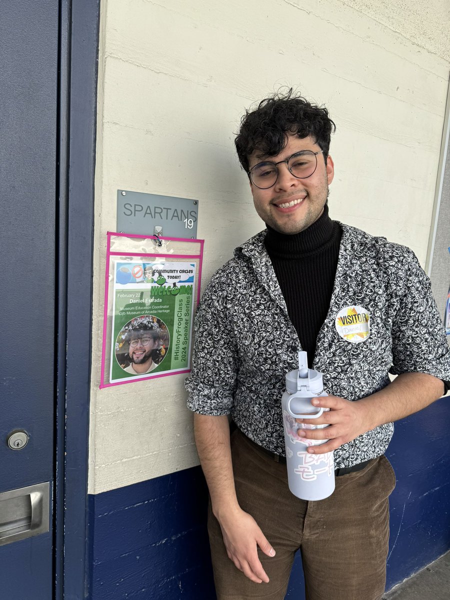 HistoryFrog's tweet photo. What was on your lesson plan today? Such an awesome day with Daniel Estrada from @GilbMuseum #HistoryFrogClass🐸 #HistoryTadpoles @FirstAveMS #TellTheWholeStory #ThePowerOfPlace #TeachAAPIhistory https://t.co/GNTU9VvhwZ