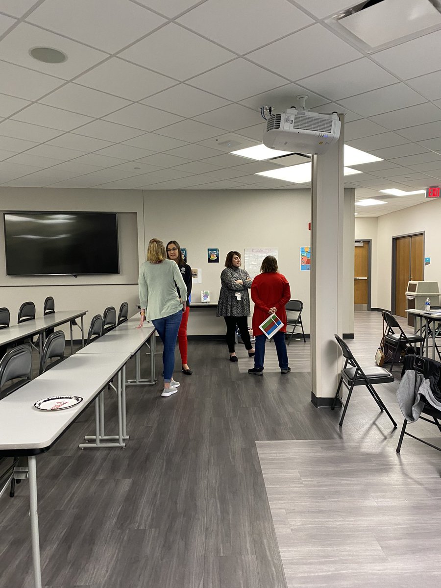 LSC_AEN's tweet photo. Introduced a new Executive Skills Game for uniting and connecting…. It was HIT! We spent time reflecting on our Polyvagal brain tracker using a 4 corners activity today provide movement and connection while building self-awareness. #LSC_AEN #brainstate #regulation #connection https://t.co/23ypxkPguv