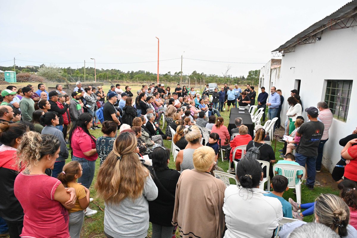 🫂 Qué bueno es encontrarse con los vecinos, charlar sobre la realidad del barrio y sus expectativas.

Sabemos que en Miramar hay mucho por hacer, y también que con compromiso y trabajando en equipo vamos a avanzar con firmeza y hechos concretos.