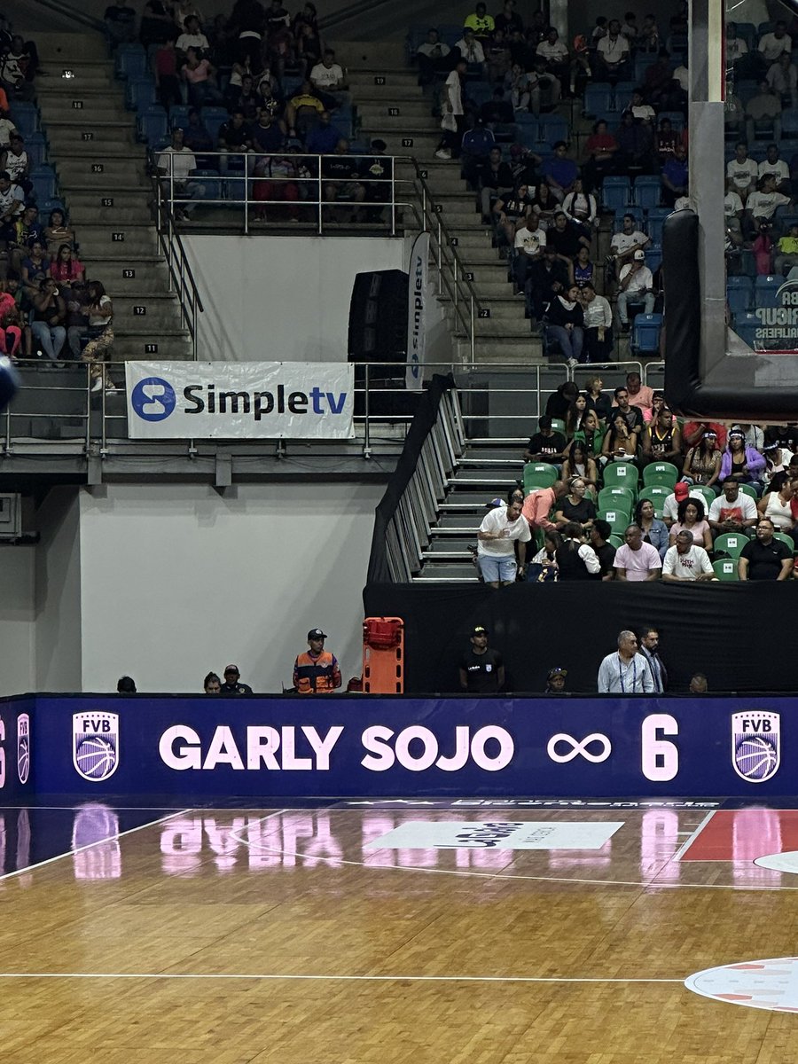 basketvinotinto's tweet photo. Por siempre #GS6 ♾️🤍 https://t.co/n4Hep6REQo