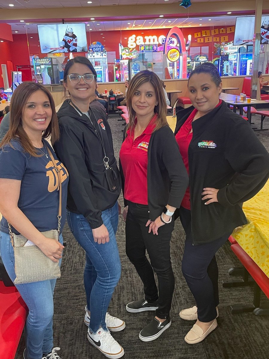 Jennifer Salgado (@jen_salgado04) on Twitter photo Happening now: Peter Piper Night! Thank you for showing your support! ๐โค๏ธ๐๐
<a href="/MSmith_PDNFAA/">Melissa Smith</a> <a href="/REstrada_PDNES/">Rebecca Estrada</a> <a href="/BgonzalezCIS/">Brenda Gonzalez</a> <a href="/BrendaOrtegaPDN/">Brenda Ortega</a> Happening now: Peter Piper Night! Thank you for showing your support! ๐โค๏ธ๐๐
<a href="/MSmith_PDNFAA/">Melissa Smith</a> <a href="/REstrada_PDNES/">Rebecca Estrada</a> <a href="/BgonzalezCIS/">Brenda Gonzalez</a> <a href="/BrendaOrtegaPDN/">Brenda Ortega</a>