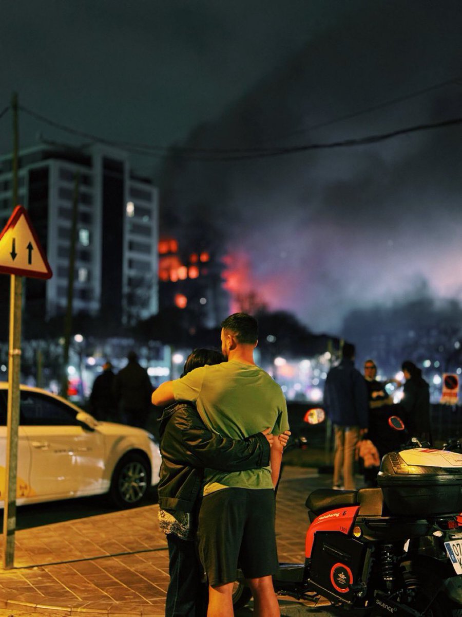 El incendio de Valencia ha dejado, por lo que se sabe de momento, 4 fallecidos y 19 personas desaparecidas. 

Mi más sentido pésame a todas las familias afectadas